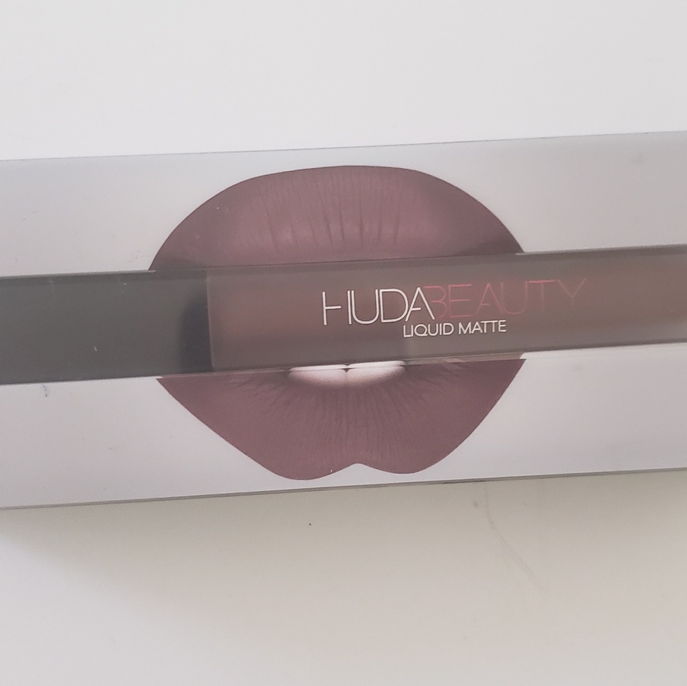 Huda Beauty Liquid Matte Lipstick, in shade Flirt